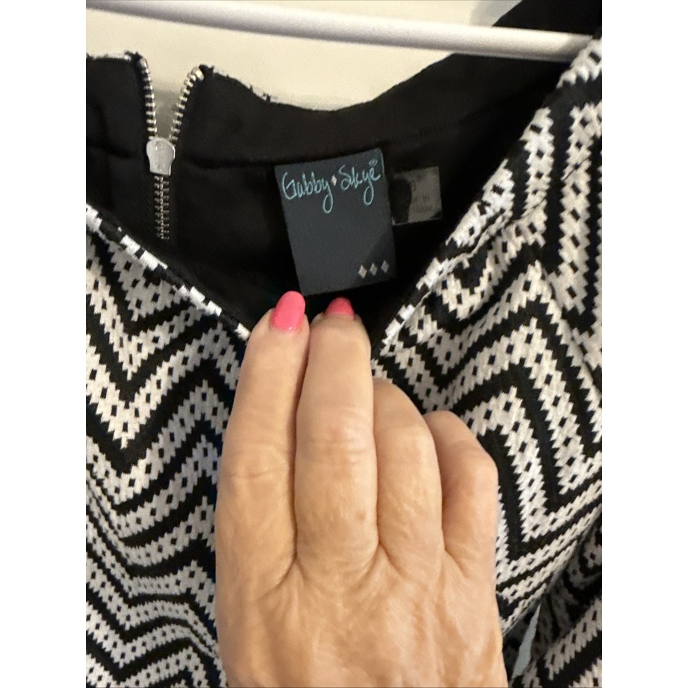 Gabby & Skye Black/White Stripe Dress-Size 6 - Picture 2 of 4